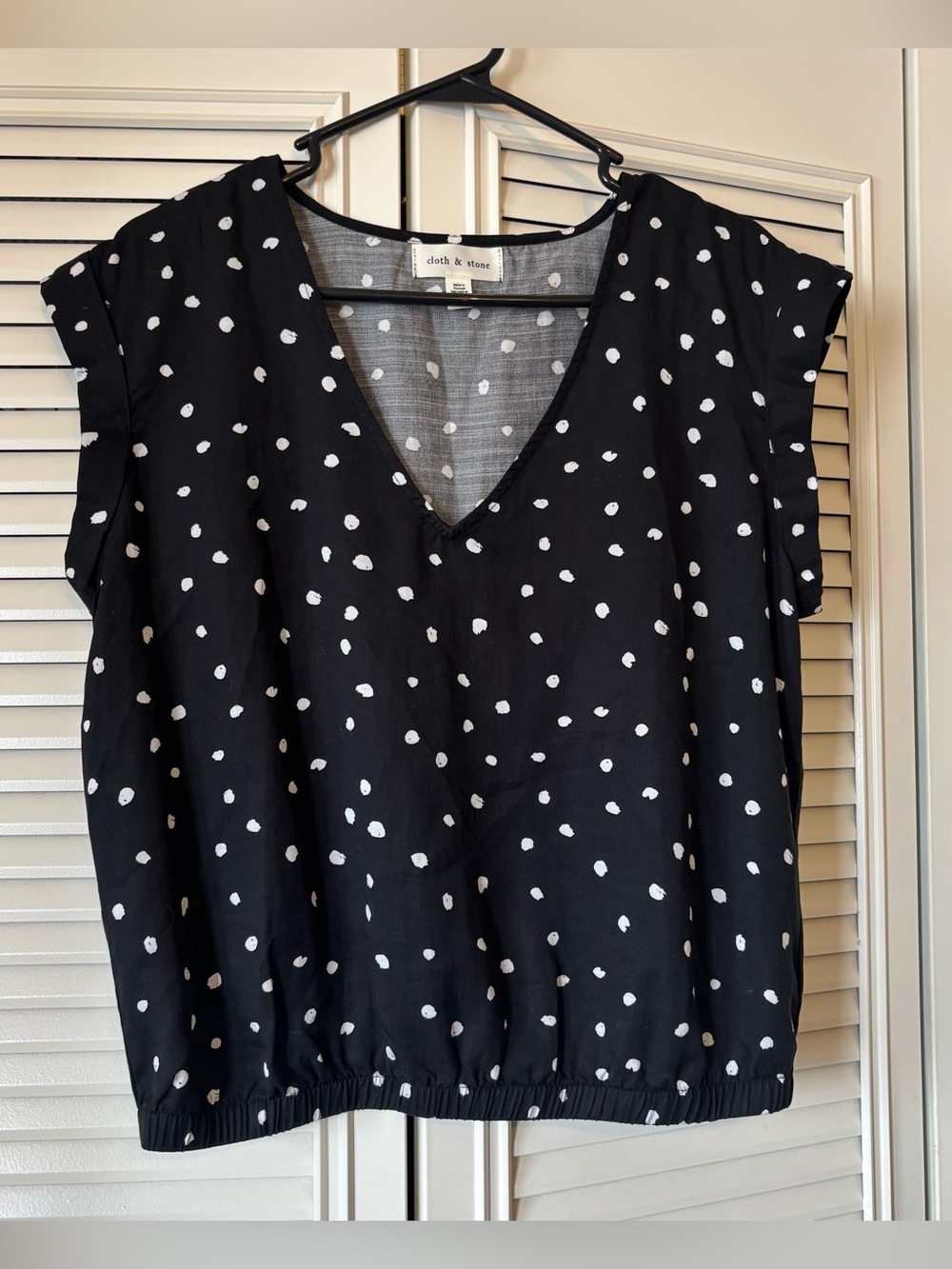 Cloth & stone v-neck elastic waist size M